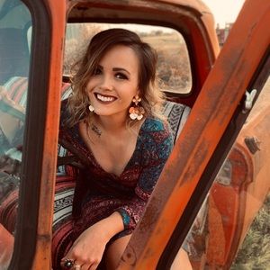 Meet your Posher, Lauren